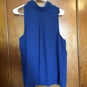 High neck sleeve less blouse